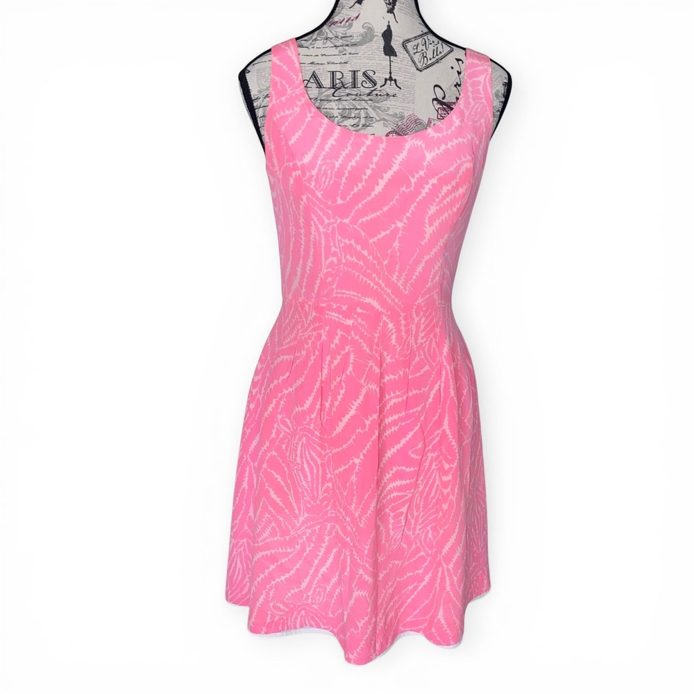 Lilly Pulitzer Fit and Flare Silk Dress Womens 2 Pink White Abstract Palm Print